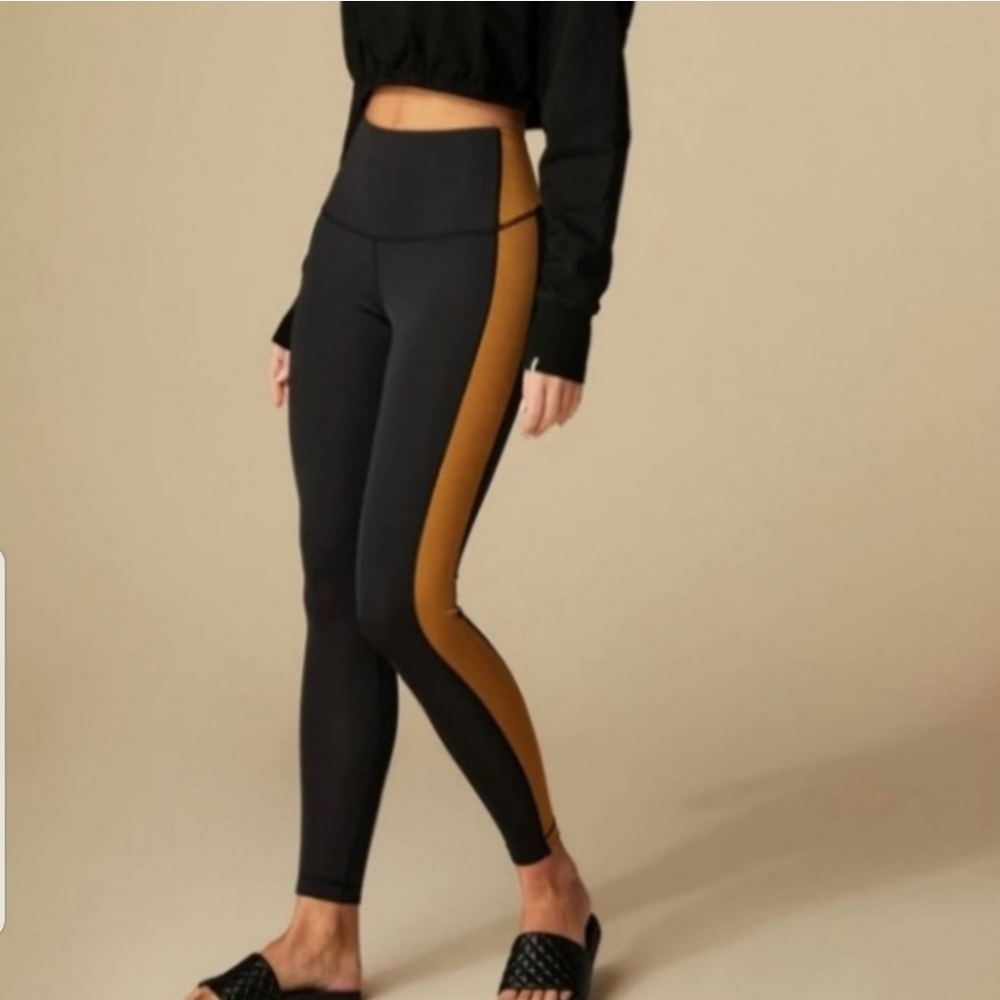 TAN + LINES Leggings